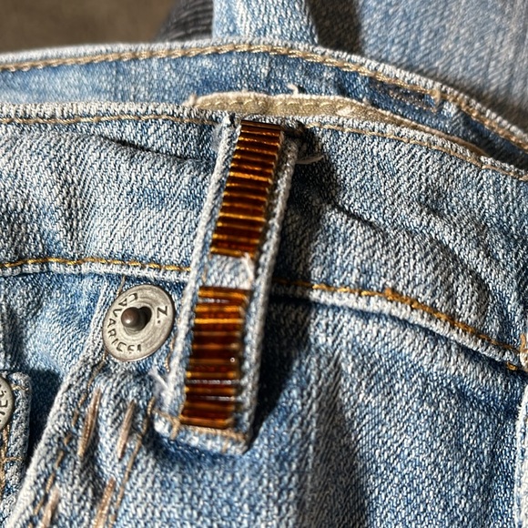 EUC Z. CAVARICCI VINTAGE SZ 8 CAPRI WITH EMBROIDERY & BEADED FLORAL DESIGN. - Picture 11 of 13